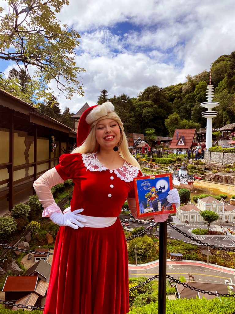 A Natália se junta aos nossos queridos personagens no Natal do Mini Mundo