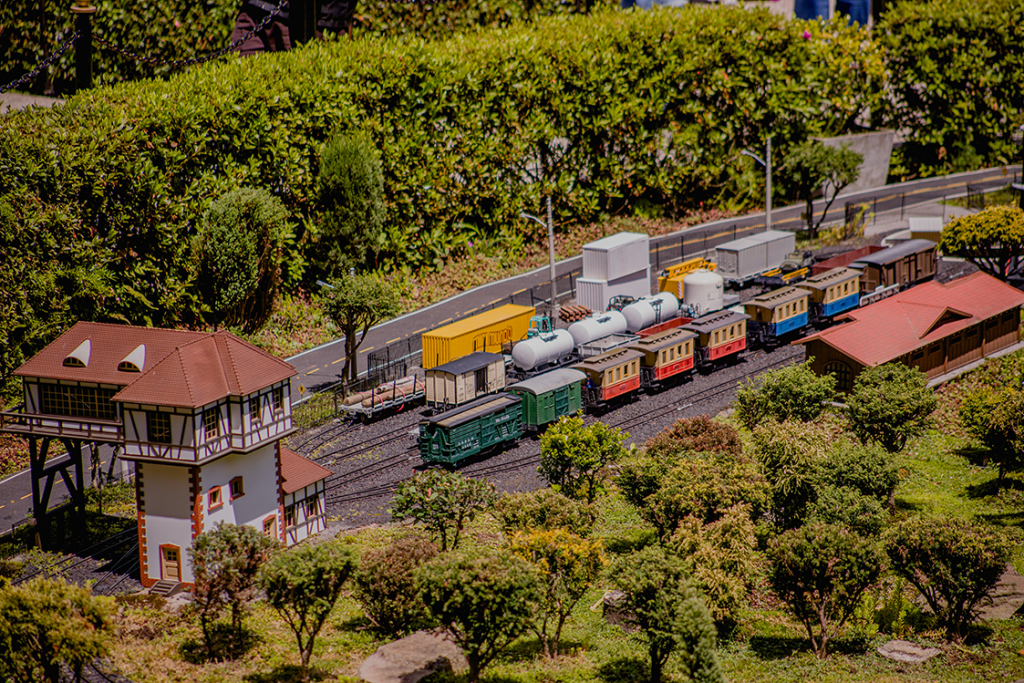 Curiosidades sobre o Mini Mundo: São 437 metros de comprimento de trilhos de trem!